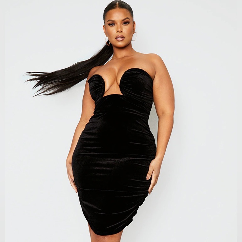 Black velvet bodycon dress 🖤